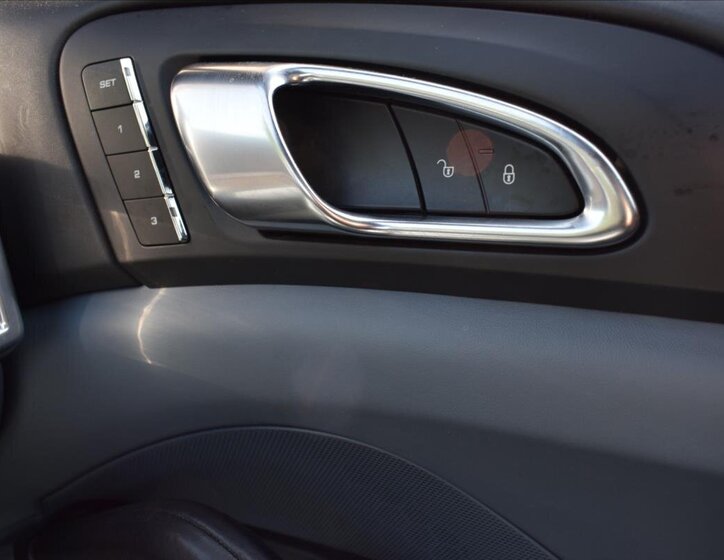 Porsche Cayenne SUV / Terénní 4,8 l 405 kw