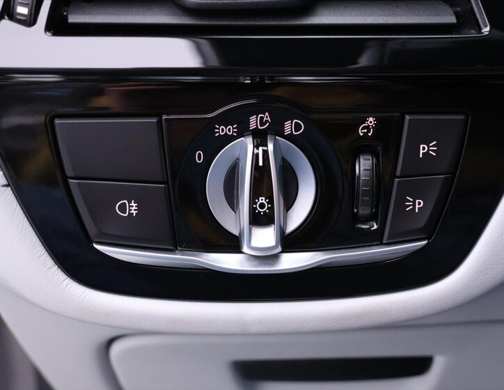 BMW M5 Sedan / Limuzína 4,4 l 441 kw