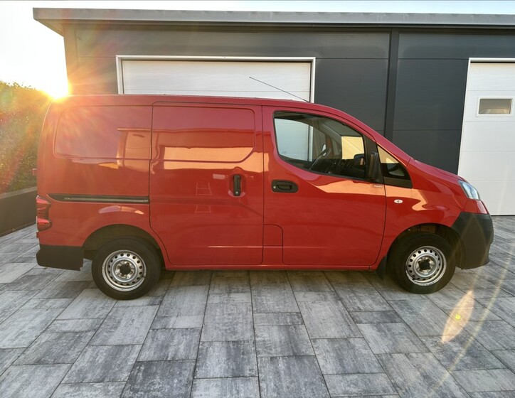 Nissan NV200 4