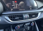 Alfa Romeo Stelvio 13