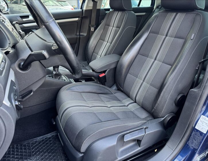 Volkswagen Golf Kombi 1,6 l 77 kw