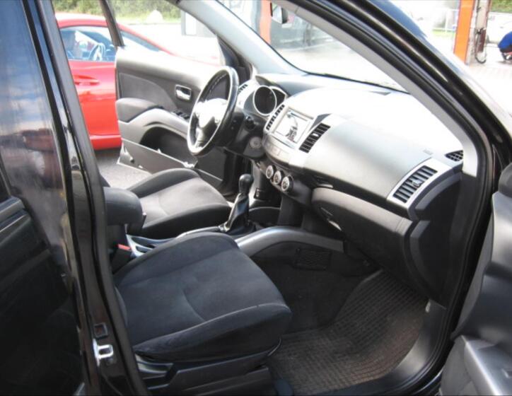 Mitsubishi Outlander 12