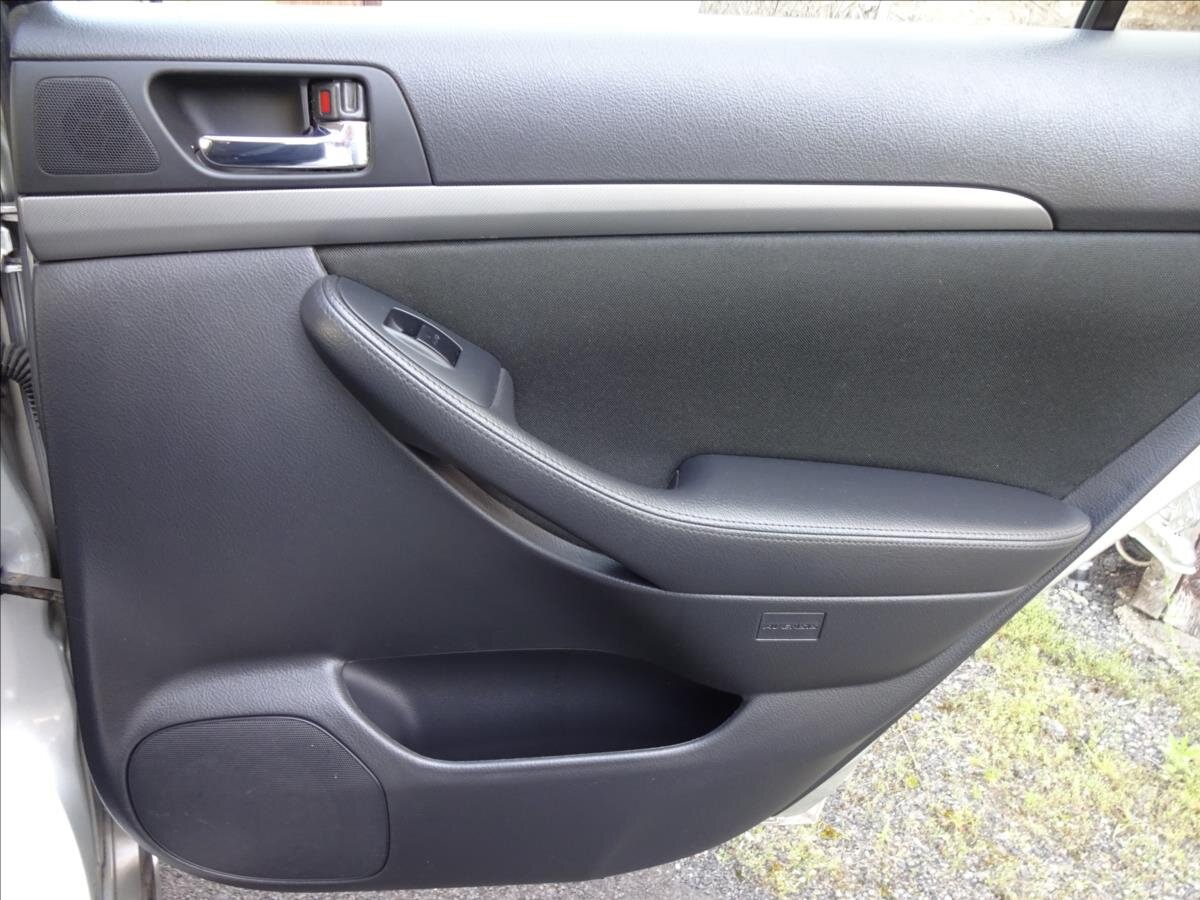 Toyota Avensis Kombi 2,0 l 93 kw