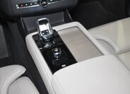 Volvo XC90 SUV / Terénní 2,0 l 335 kw