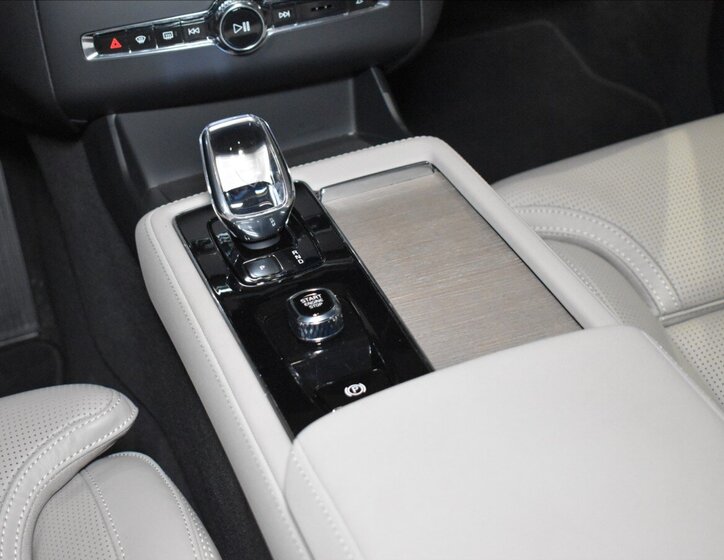 Volvo XC90 SUV / Terénní 2,0 l 335 kw