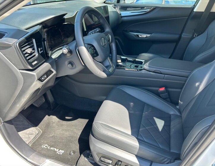 Lexus NX 350h SUV / Terénní 2,5 l 179 kw