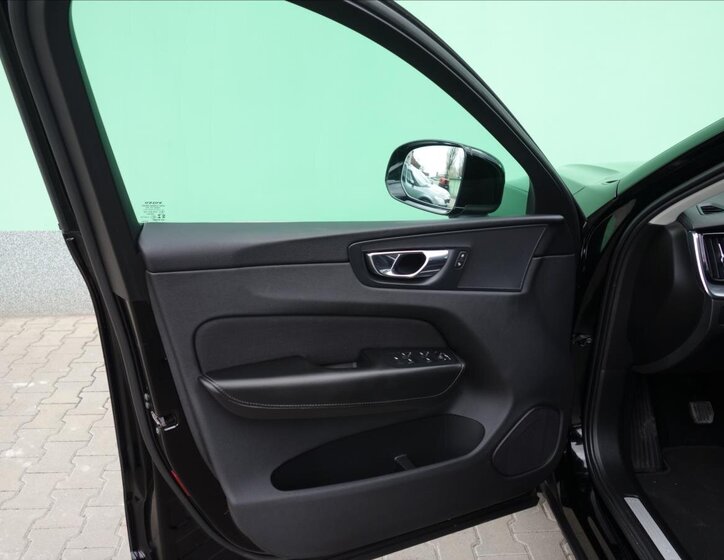 Volvo XC60 SUV / Terénní 2,0 l 110 kw
