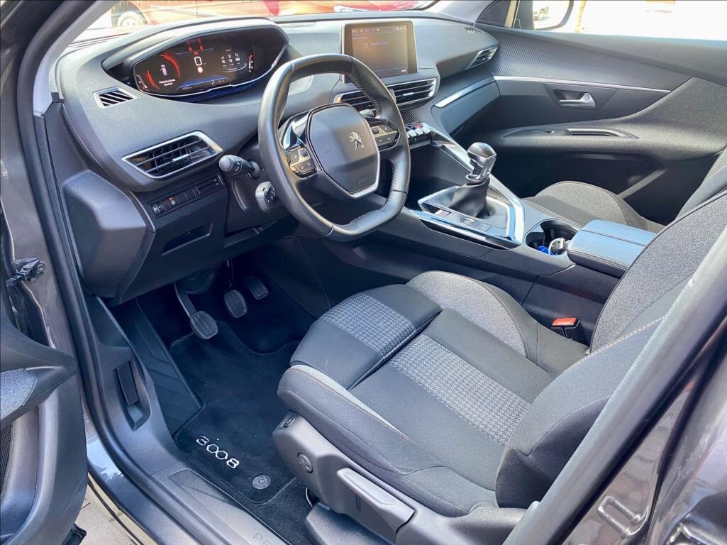 Peugeot 3008 SUV 1,2 l 96 kw