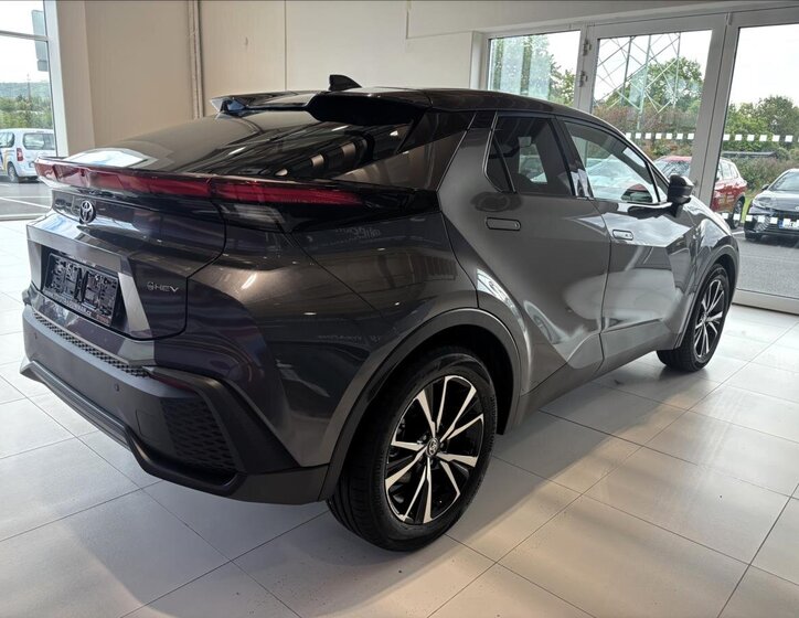 Toyota C-HR SUV 1,8 l 103 kw