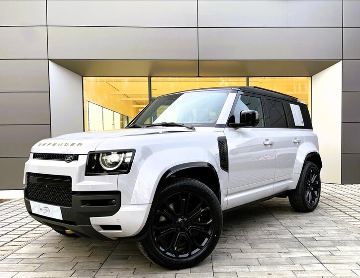 Land Rover Defender SUV / Terénní 4,4 l 467 kw