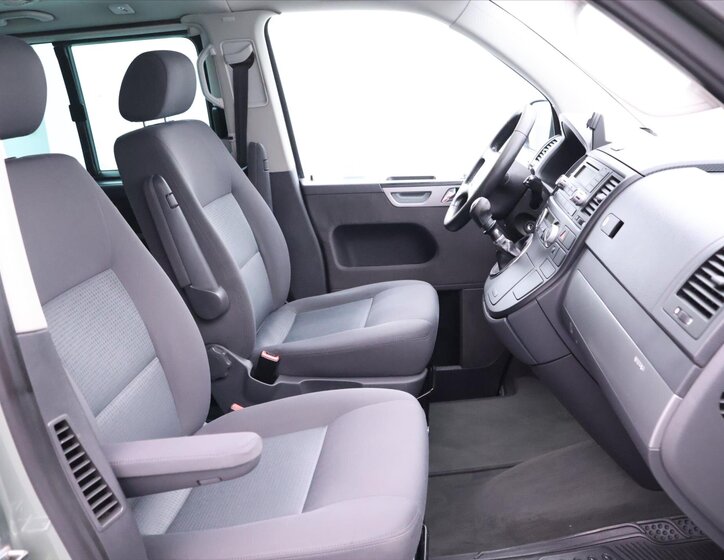 Volkswagen Multivan 12