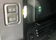 Land Rover Defender 7