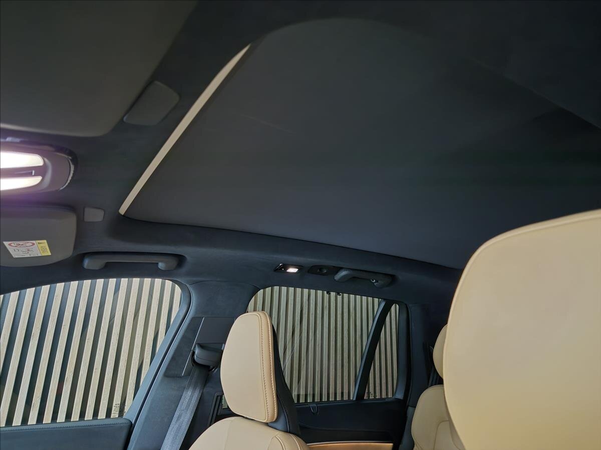 Volvo XC90 SUV / Terénní 2,0 l 180 kw