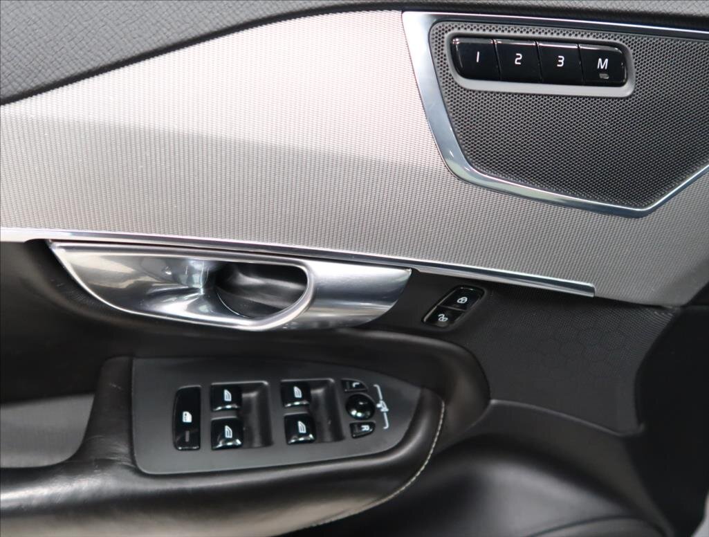 Volvo XC90 SUV 2,0 l 165 kw