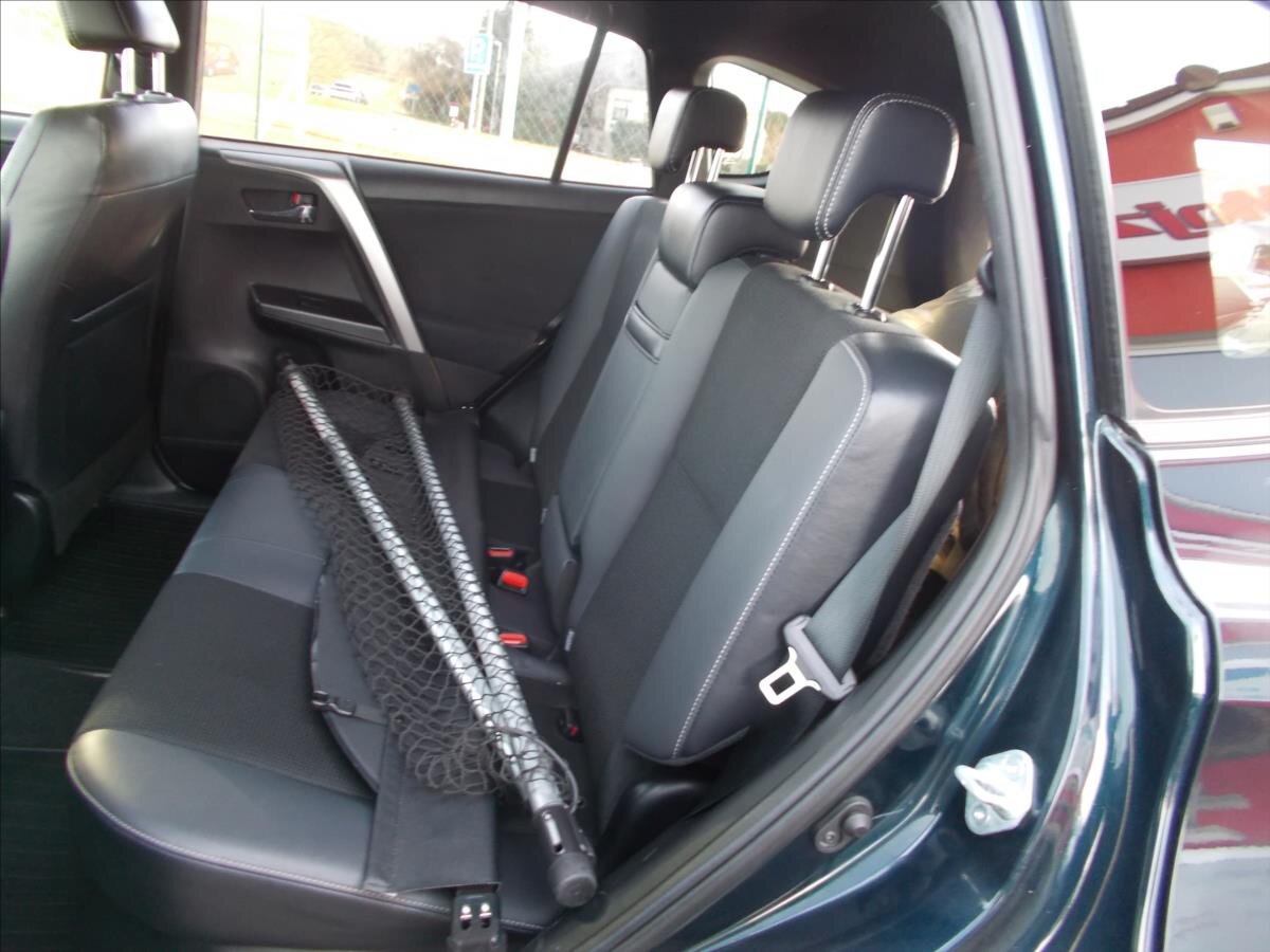 Toyota RAV4 SUV 2,5 l 114 kw