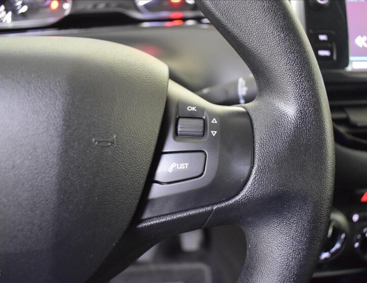 Peugeot 208 Hatchback 1,2 l 60 kw