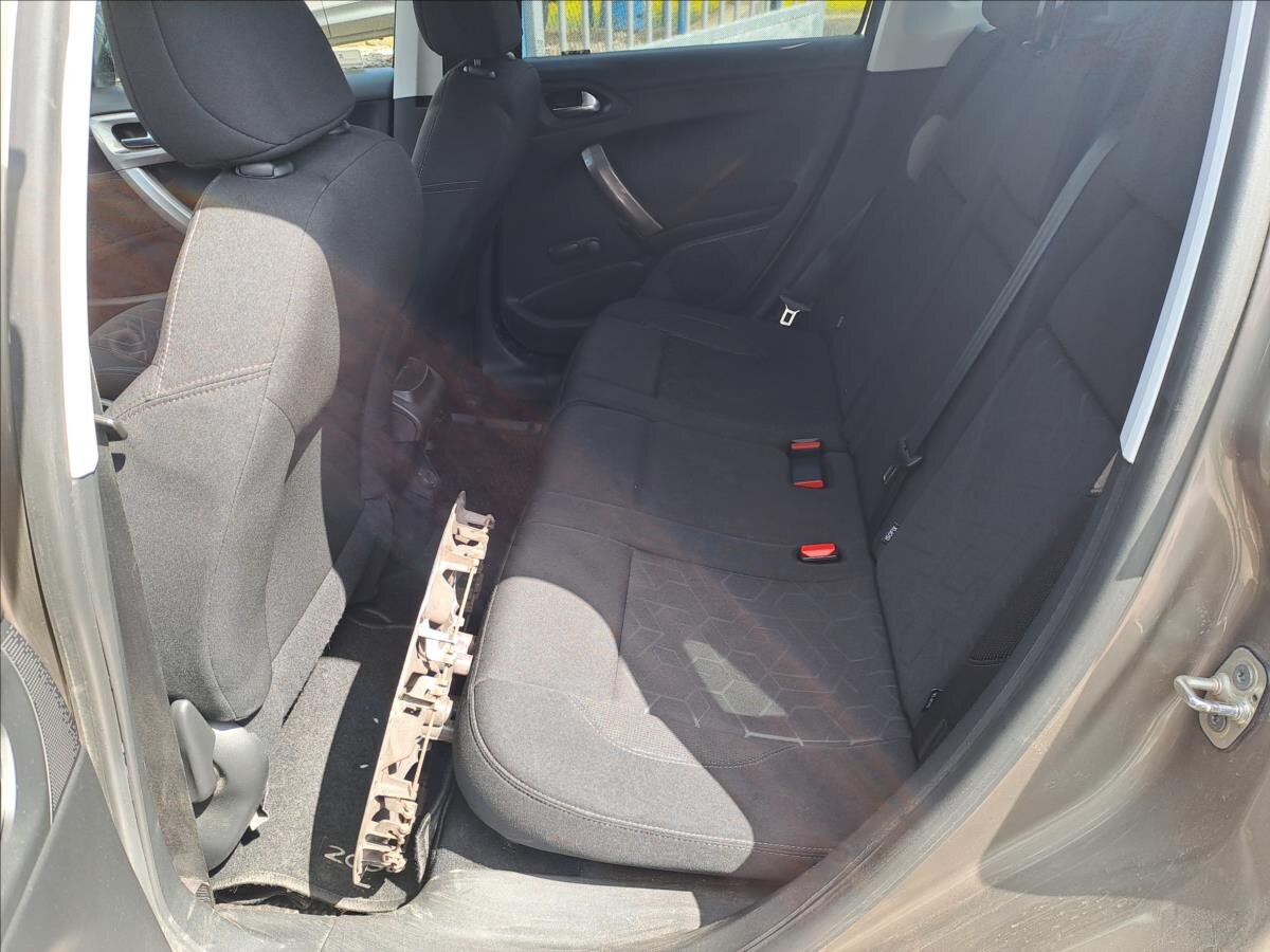 Peugeot 2008 MPV 1,2 l 81 kw