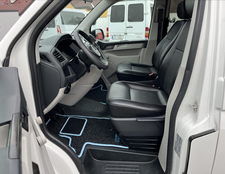 Volkswagen Transporter Kombi 2,0 l 62 kw