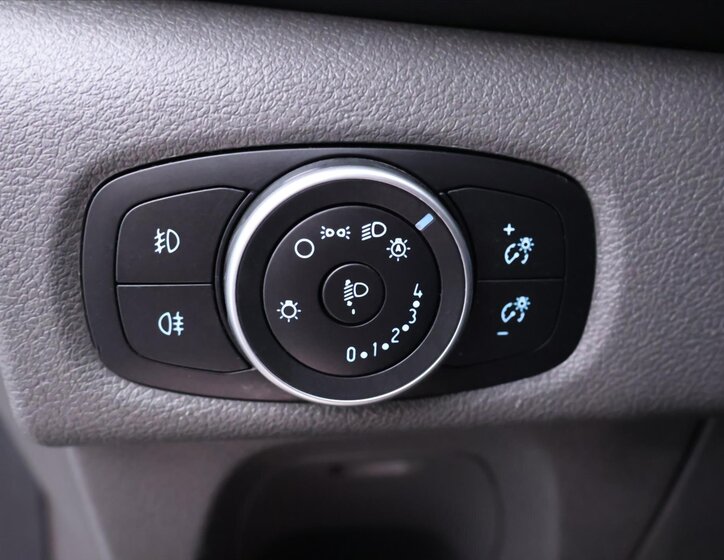 Ford Tourneo Custom 18