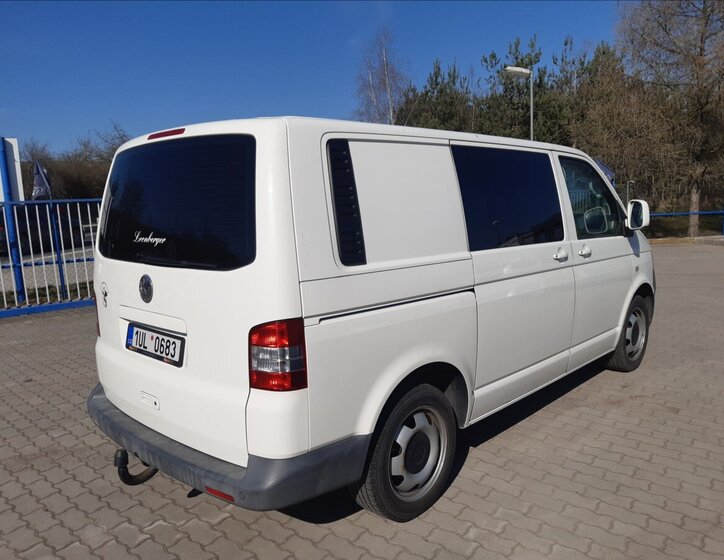 Volkswagen Transporter Skříň 2,5 l 128 kw