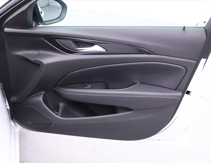 Opel Insignia Kombi 2,0 l 128 kw