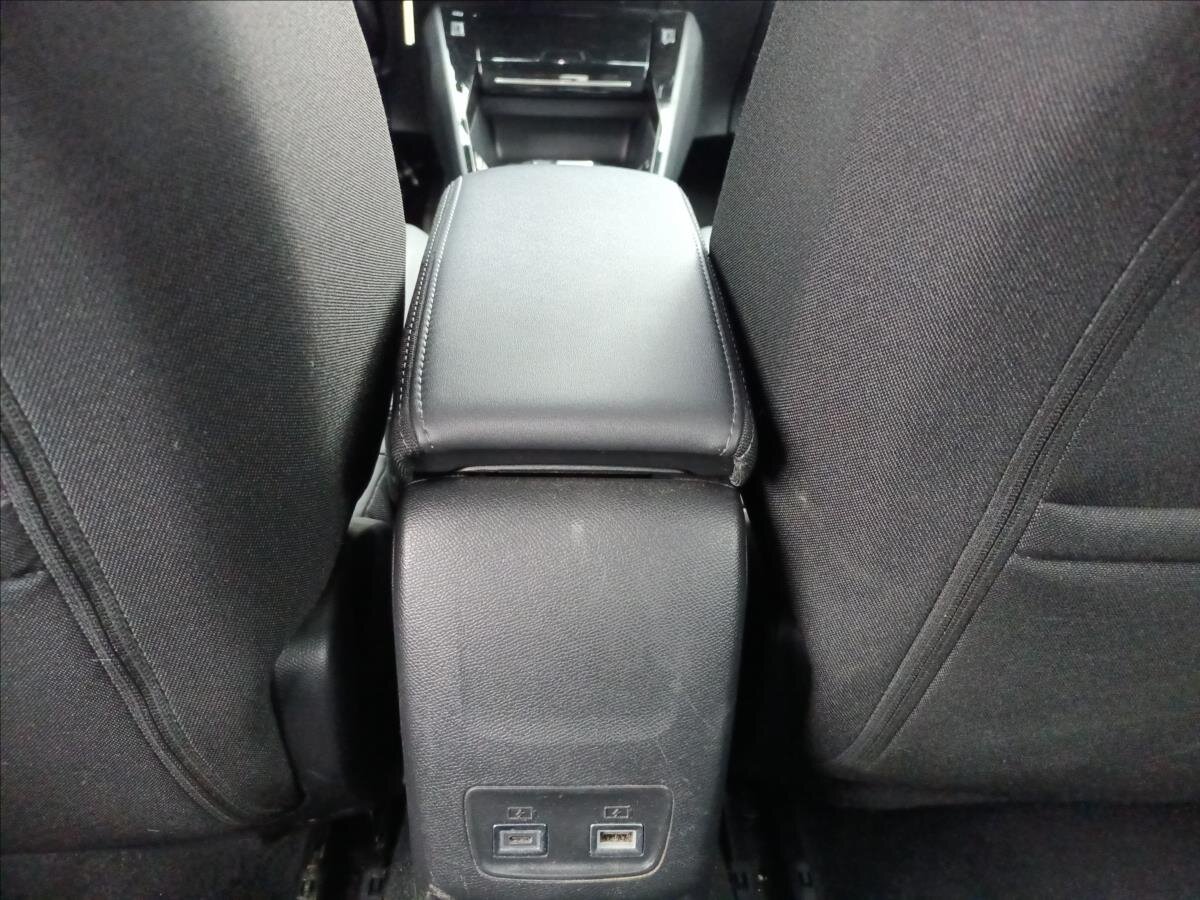 Peugeot 2008 SUV 1,2 l 96 kw