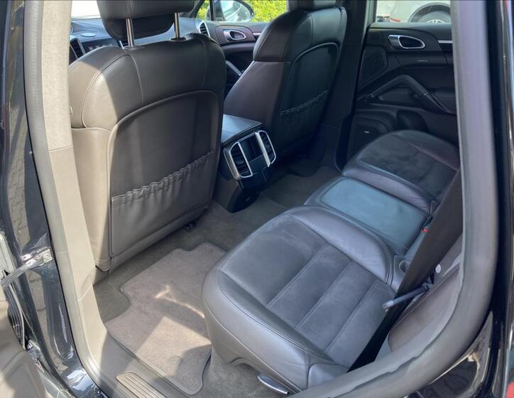 Porsche Cayenne 13