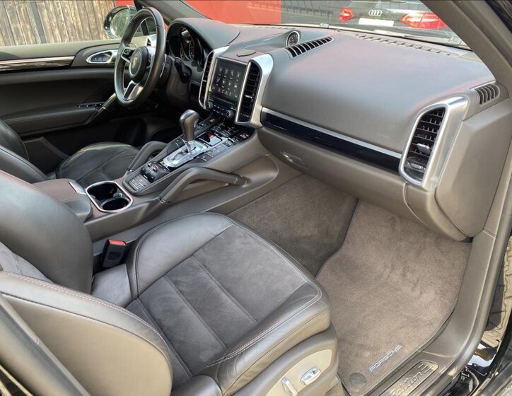 Porsche Cayenne SUV 3,0 l 184 kw