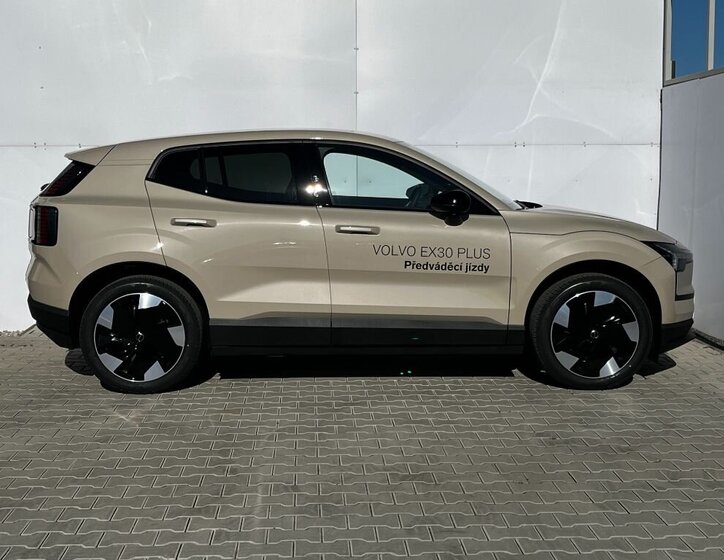 Volvo EX30 SUV / Terénní 69,0 200 kw