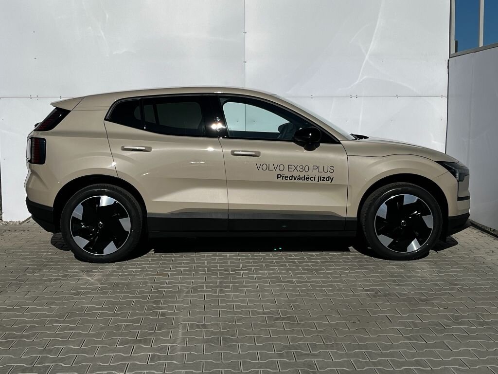Volvo EX30 SUV / Terénní 69,0 200 kw