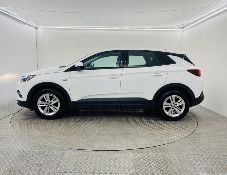 Opel Grandland X SUV 1,2 l 96 kw
