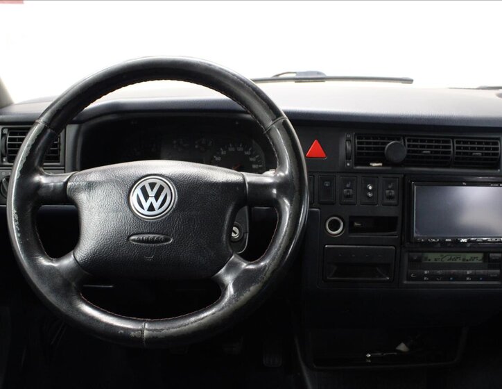 Volkswagen Caravelle Kombi 2,5 l 111 kw