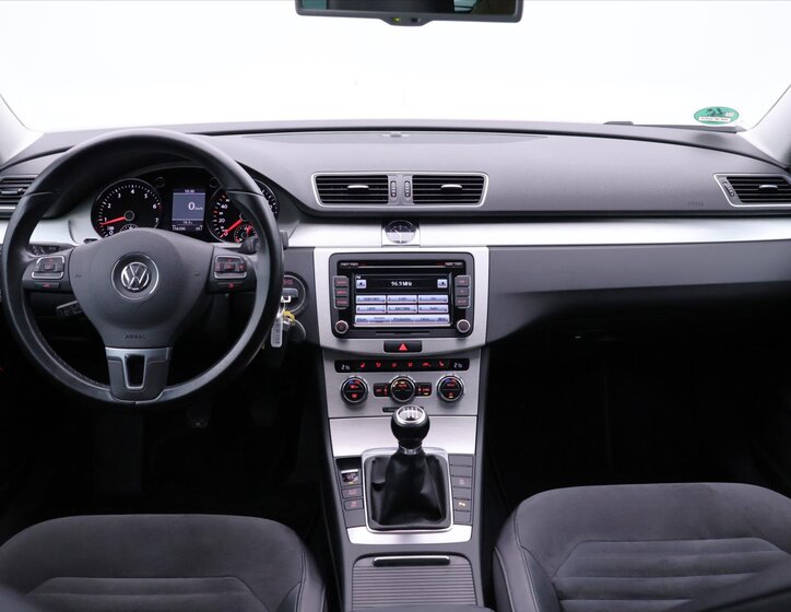 Volkswagen Passat 25