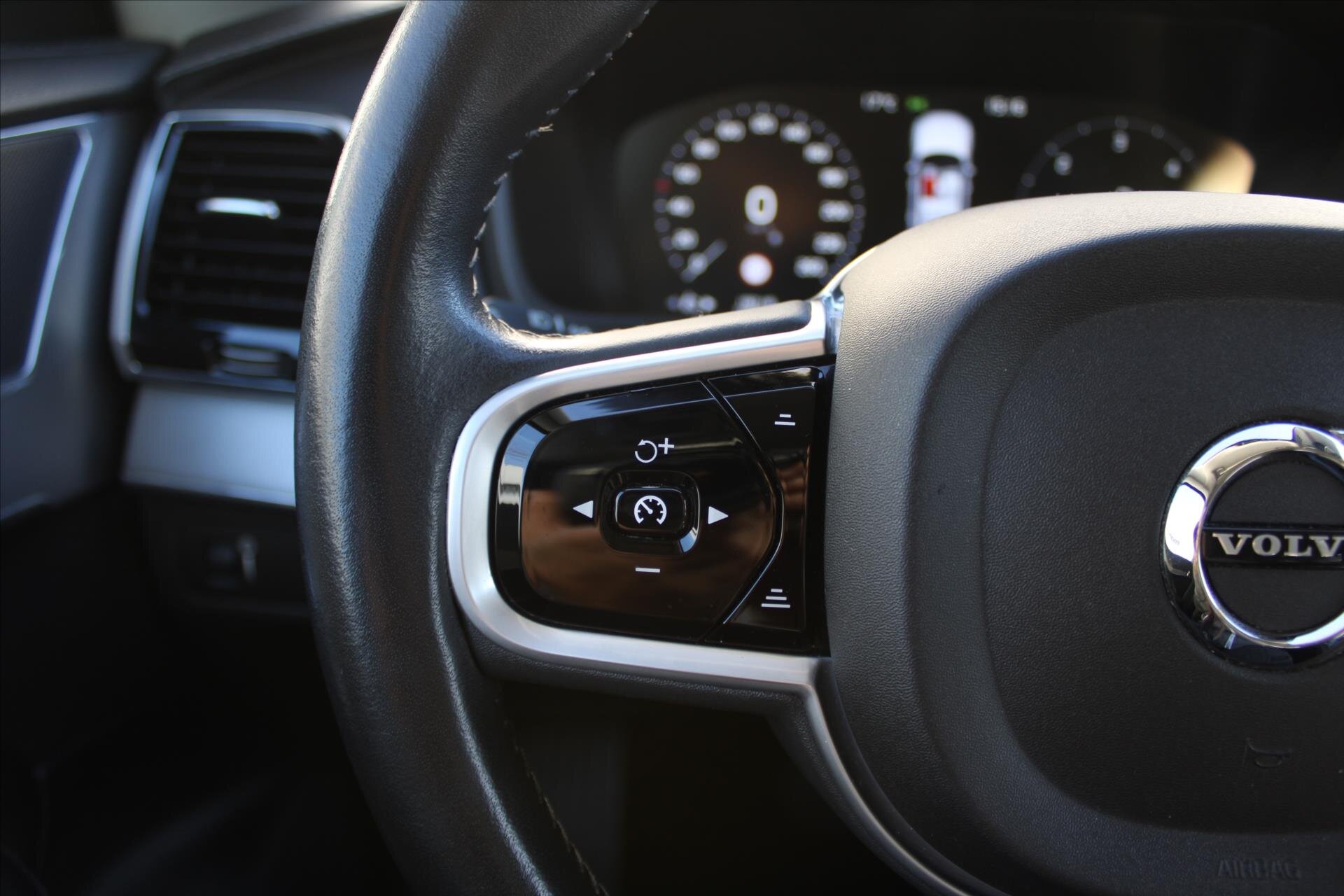 Volvo XC90 SUV / Terénní 2,0 l 173 kw