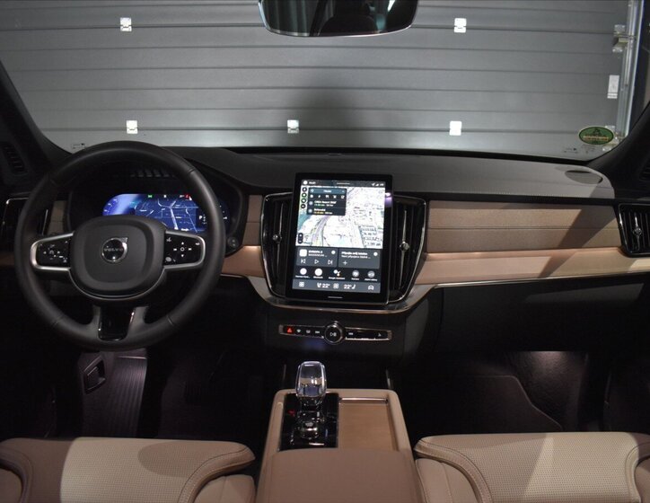 Volvo XC90 SUV / Terénní 2,0 l 228 kw