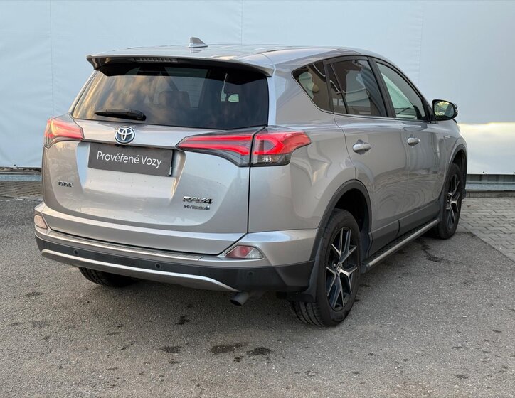 Toyota RAV4 SUV 2,5 l 114 kw