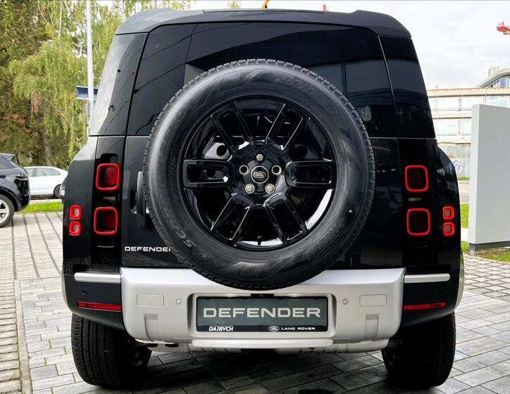 Land Rover Defender 5
