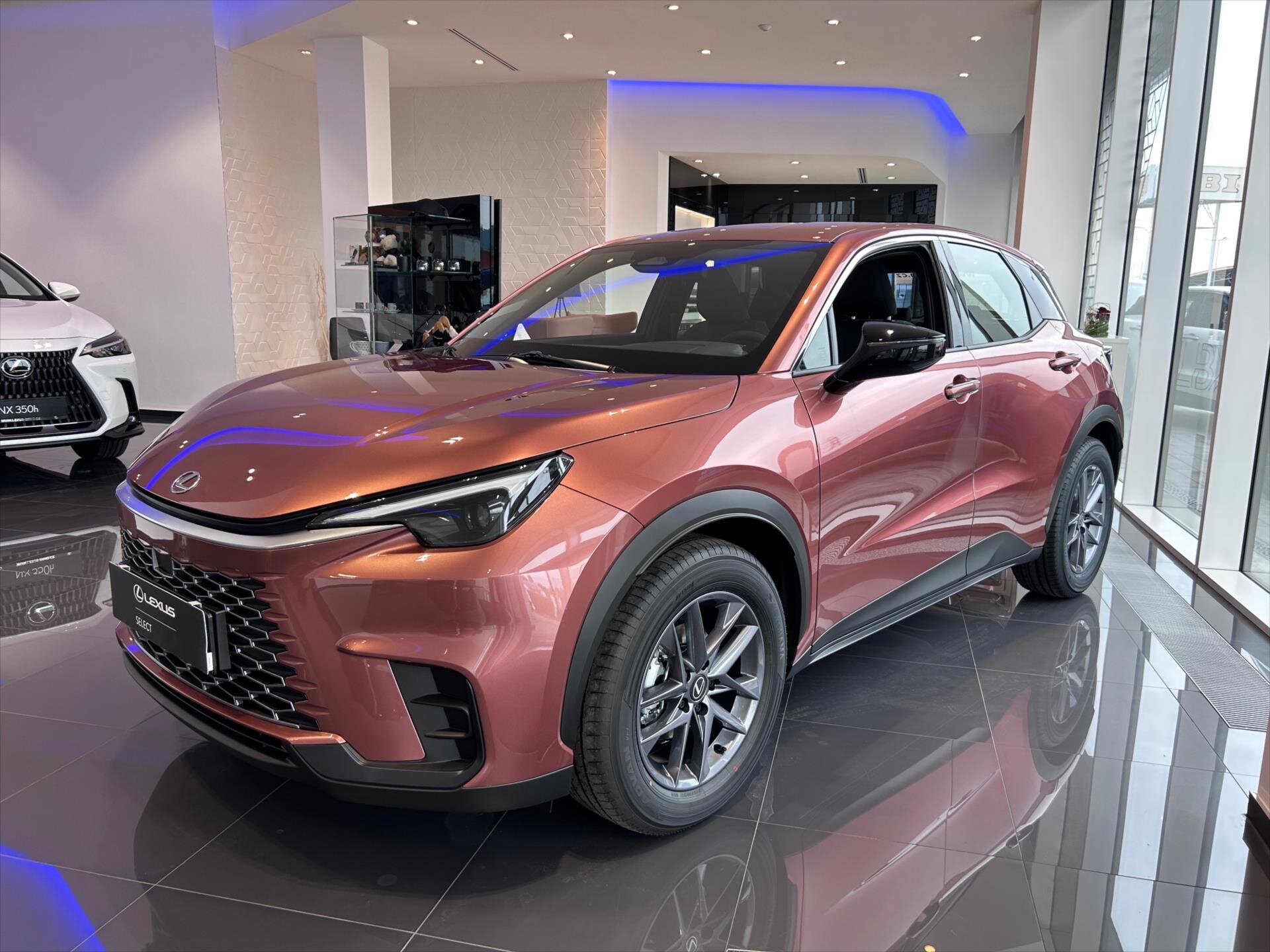 Lexus LBX SUV / Terénní 1,5 l 100 kw