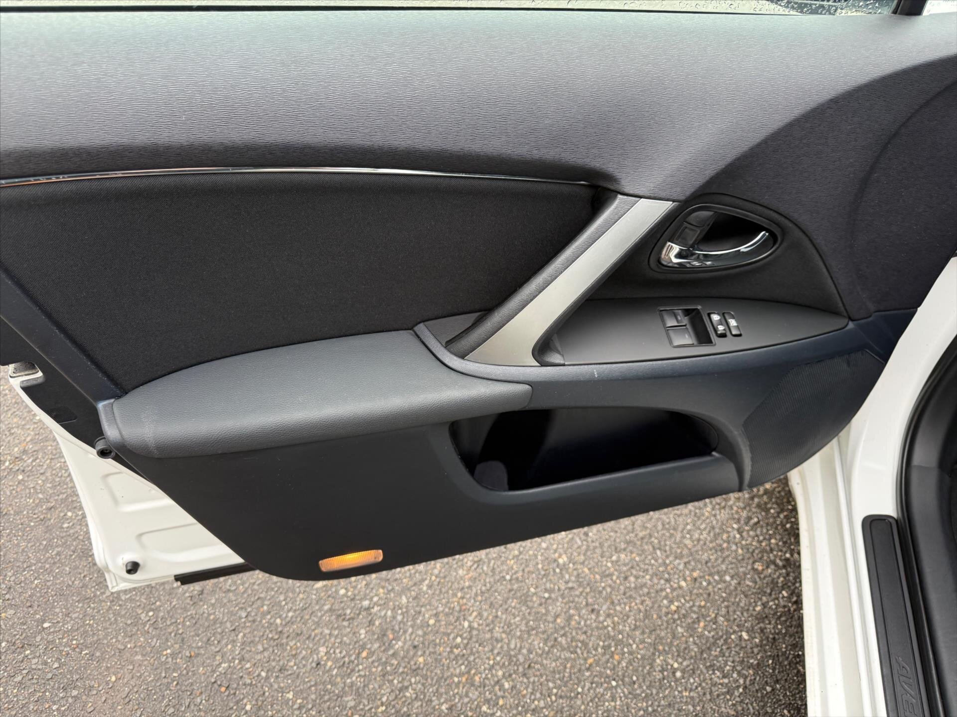 Toyota Avensis Sedan 1,6 l 97 kw