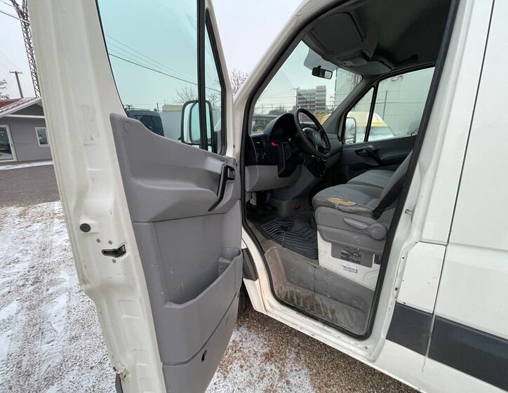 Volkswagen Crafter Skříň 2,5 l 80 kw