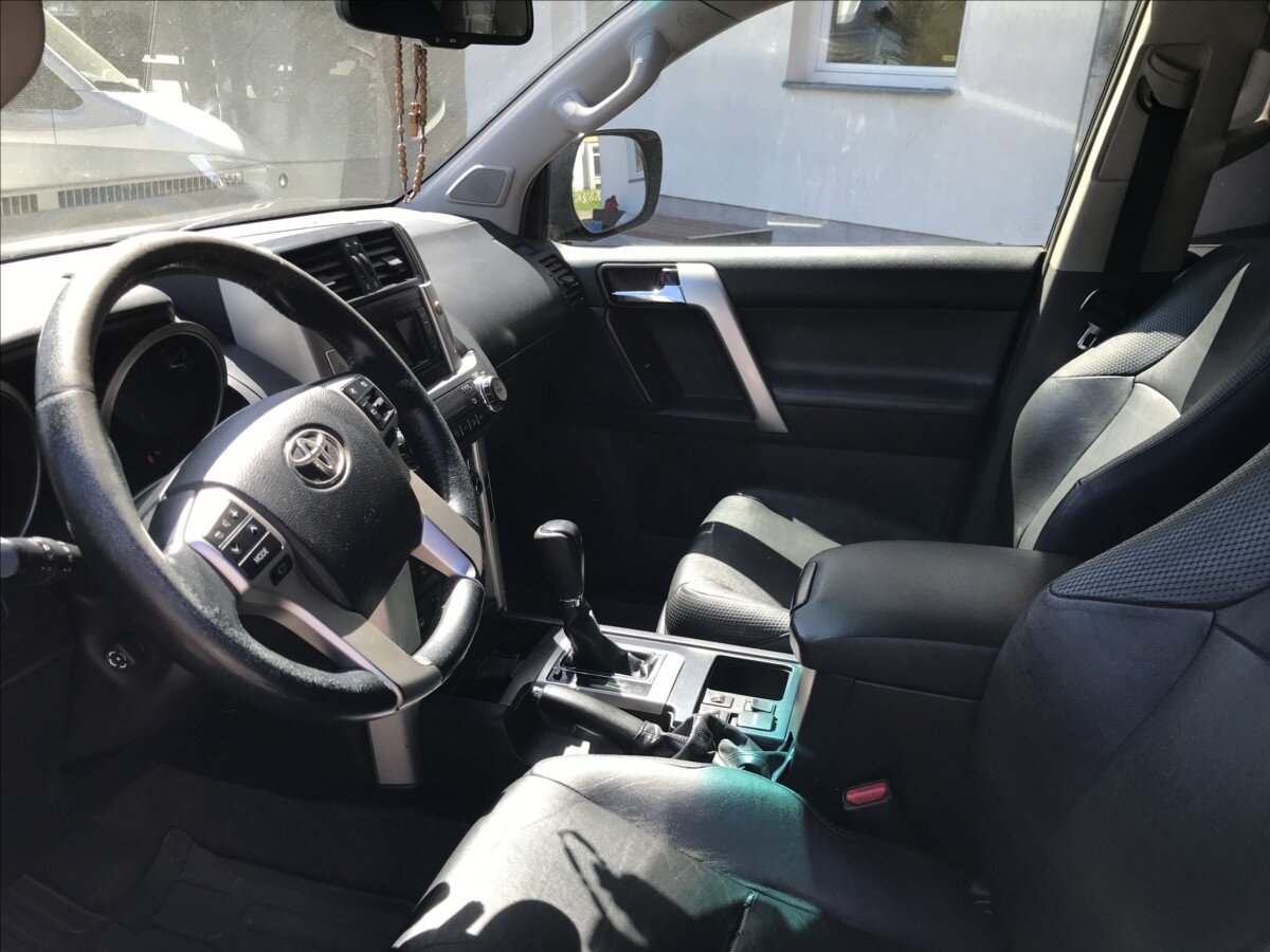 Toyota Land Cruiser Kombi 3,0 l 127 kw