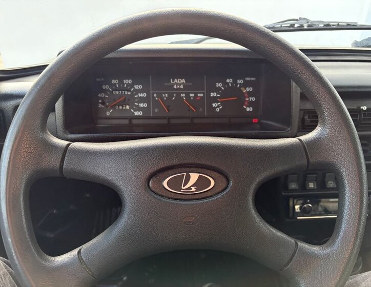 Lada Niva SUV / Terénní 1,7 l 60 kw