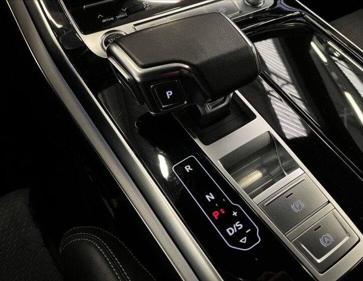 Audi Q8 SUV 3,0 l 210 kw