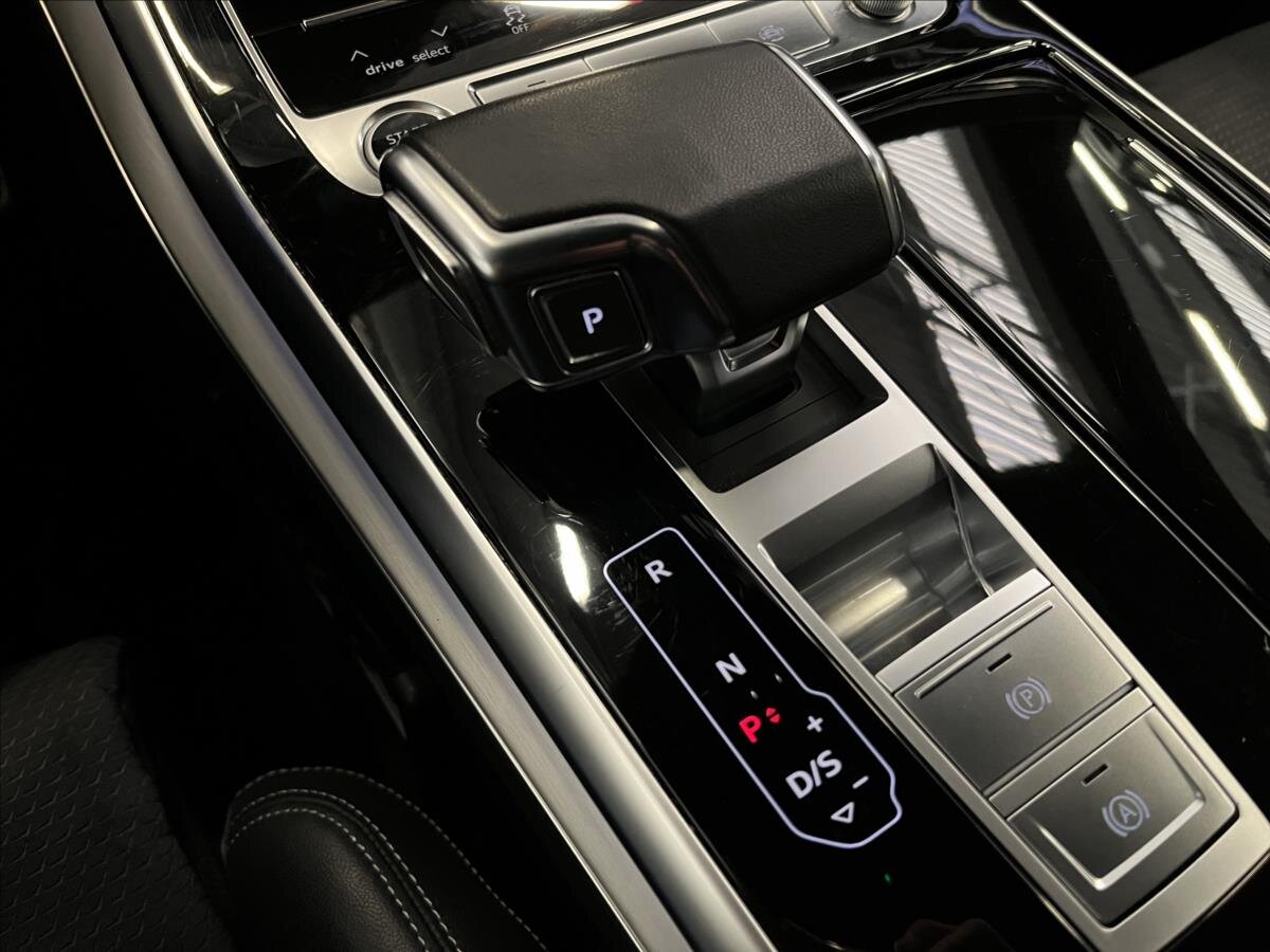 Audi Q8 SUV 3,0 l 210 kw