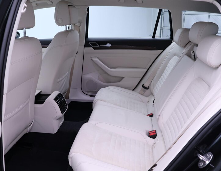 Volkswagen Passat Kombi 1,4 l 110 kw