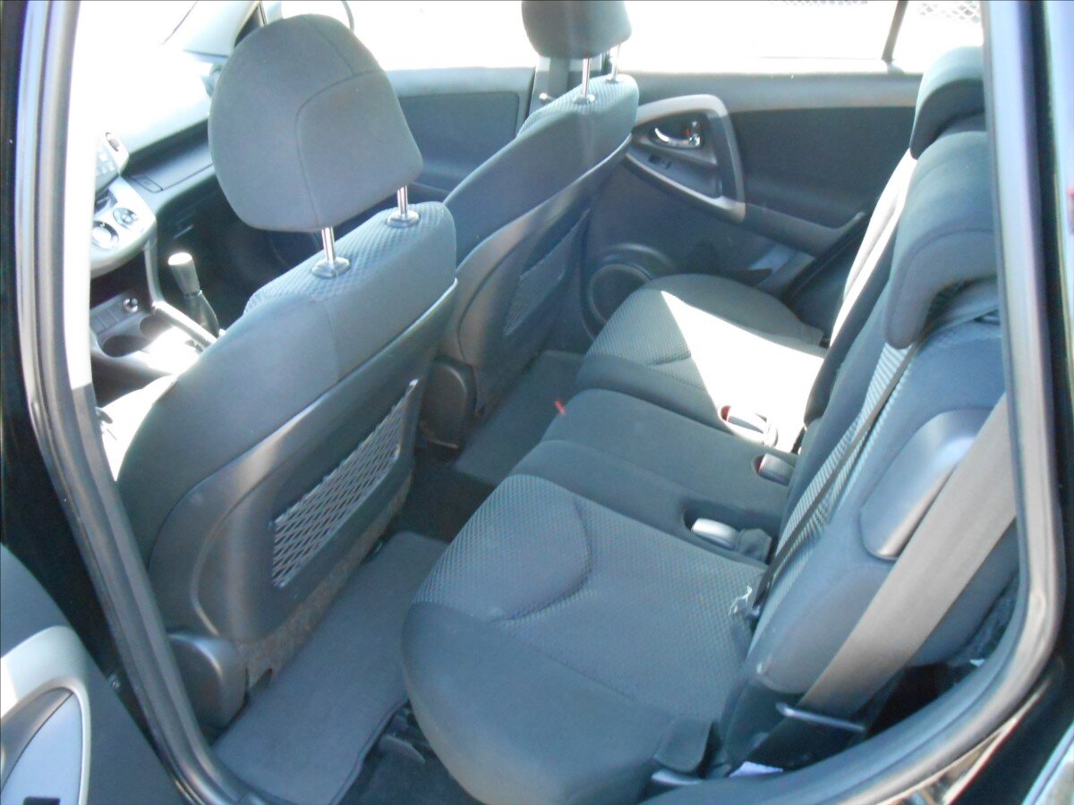 Toyota RAV4 Kombi 2,0 l 112 kw