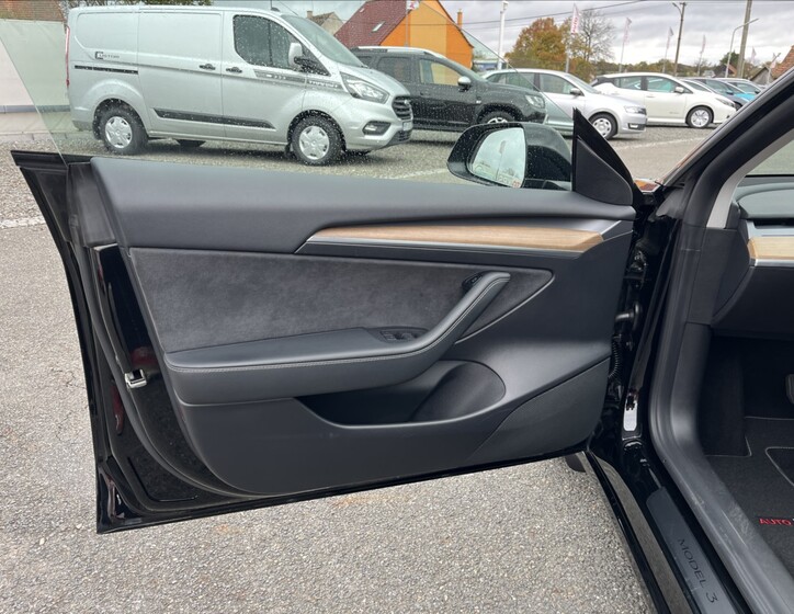 Tesla Model 3 39