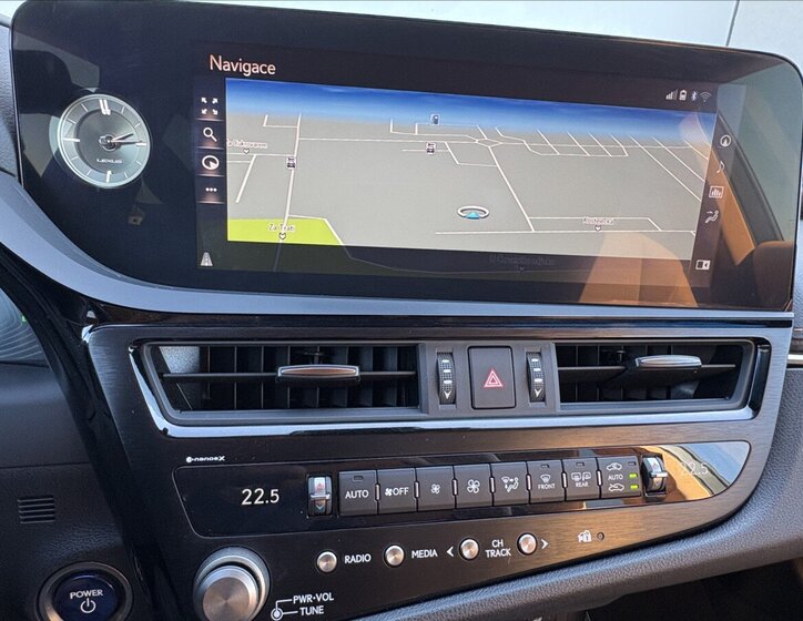 Lexus ES 300h Sedan / Limuzína 2,5 l 131 kw