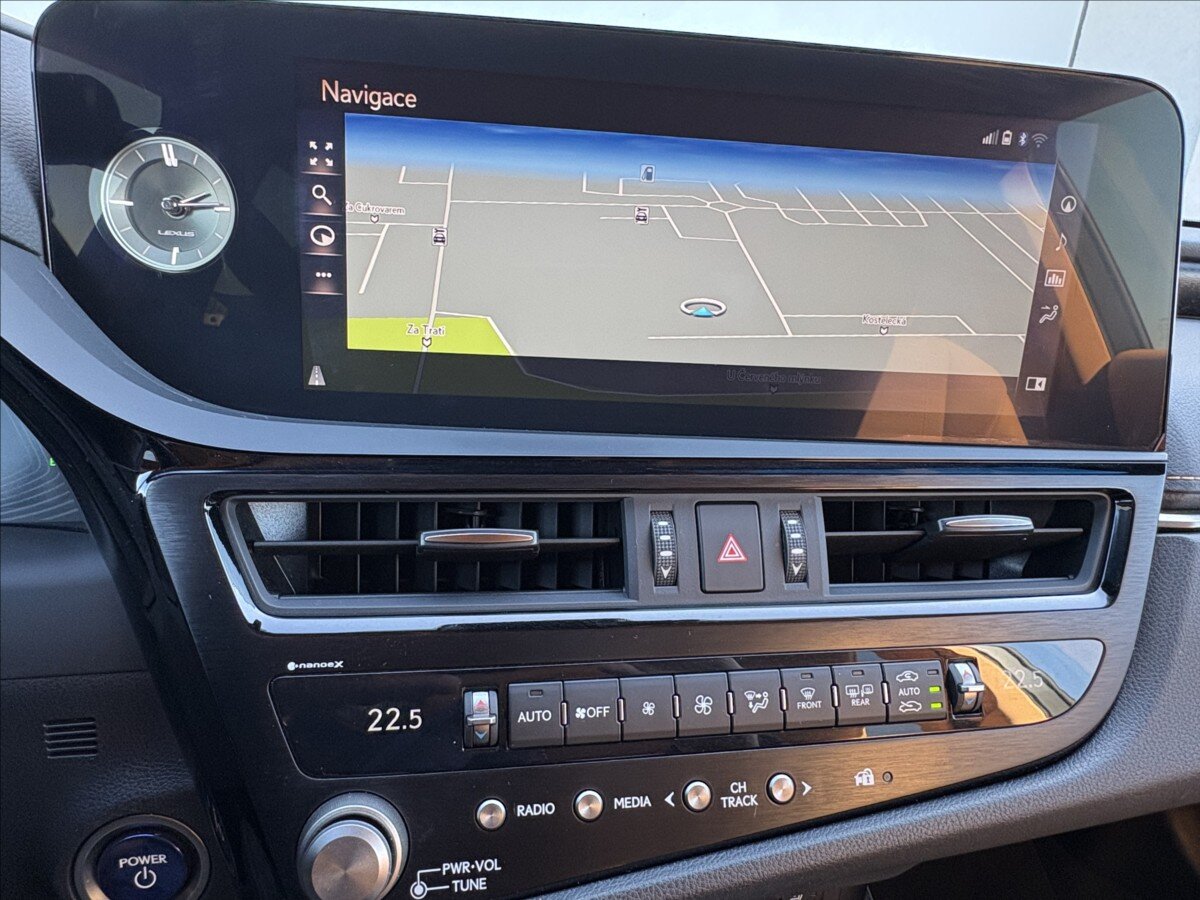 Lexus ES 300h Sedan / Limuzína 2,5 l 131 kw