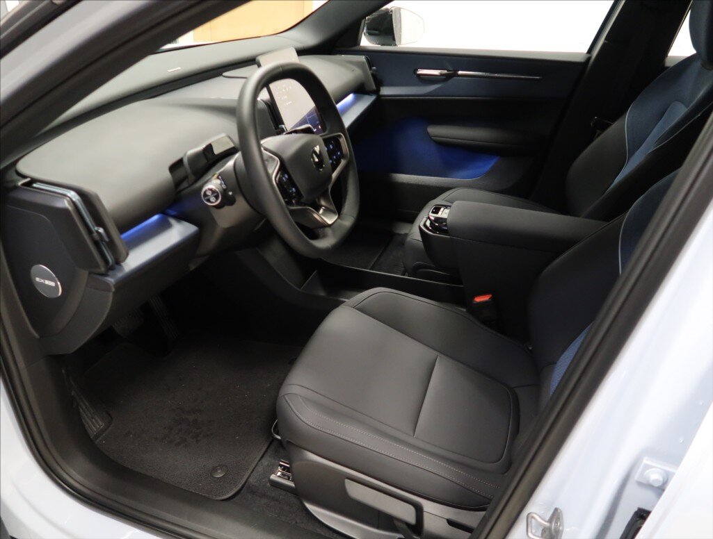Volvo EX30 SUV / Terénní 0,0 200 kw